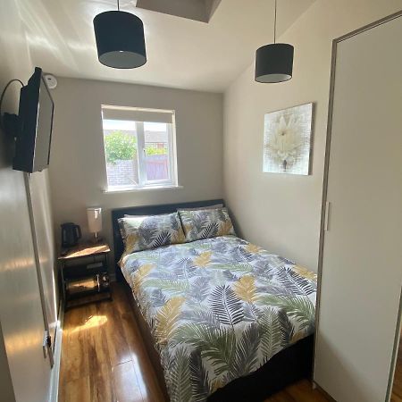 Private Room And Bathroom With Private Entrance Near Warwick Town Centre 外观 照片