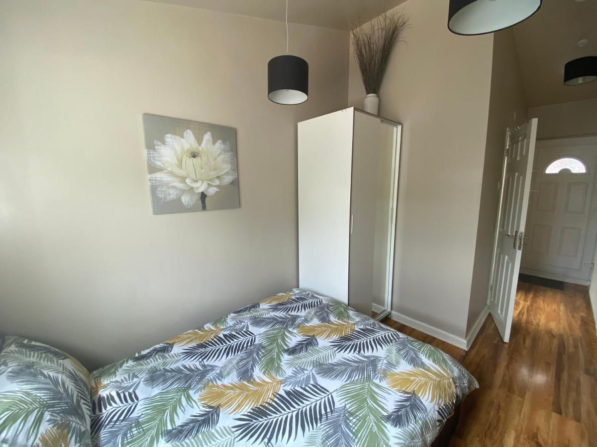 Private Room And Bathroom With Private Entrance Near Warwick Town Centre 外观 照片