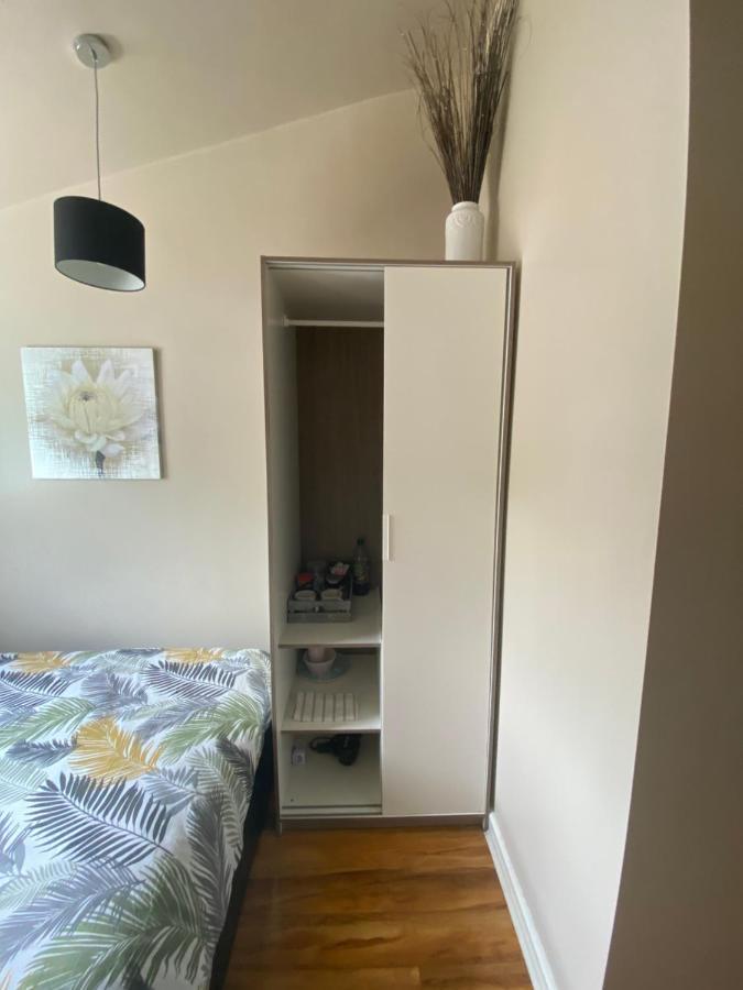 Private Room And Bathroom With Private Entrance Near Warwick Town Centre 外观 照片