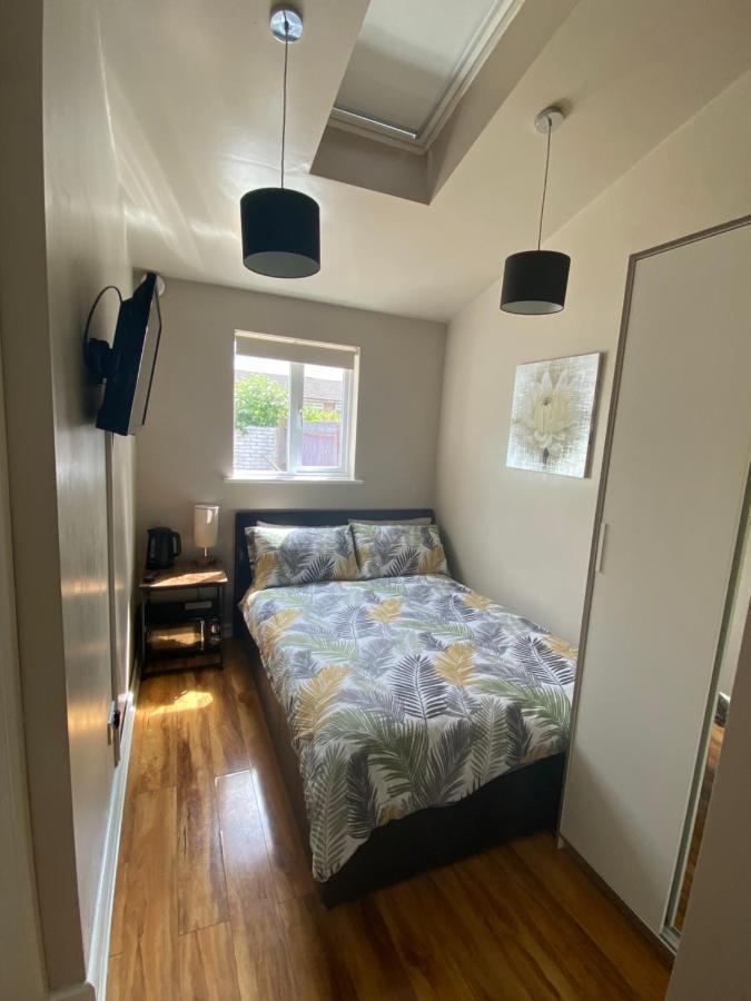 Private Room And Bathroom With Private Entrance Near Warwick Town Centre 外观 照片