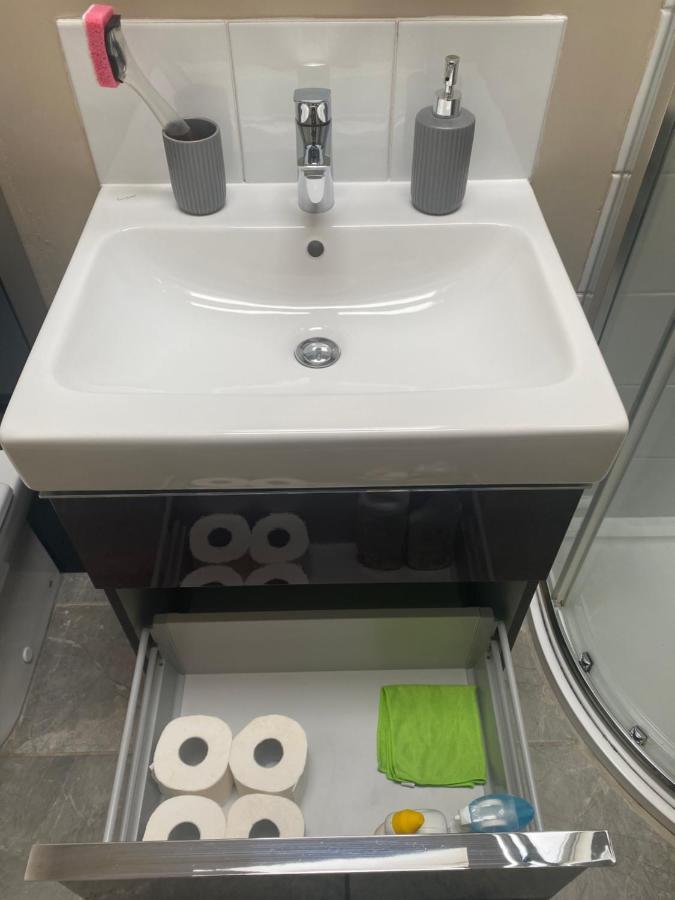 Private Room And Bathroom With Private Entrance Near Warwick Town Centre 外观 照片